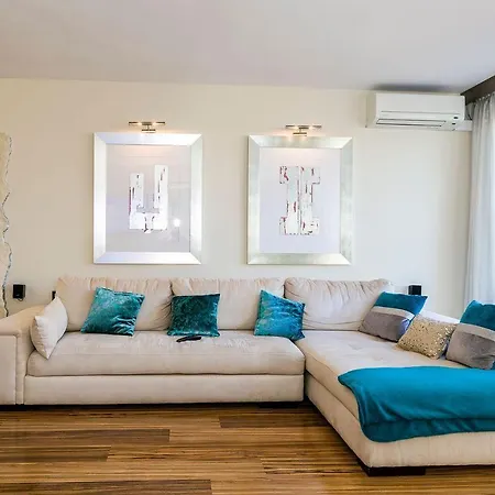 Luxury In Marina Apartment *