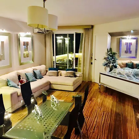 Luxury In Marina Apartment